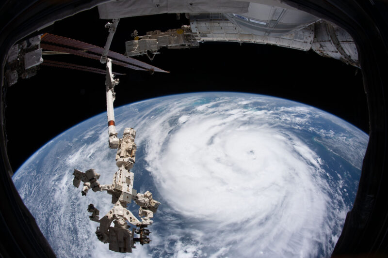 iss065e319494orig-scaled-800x533
